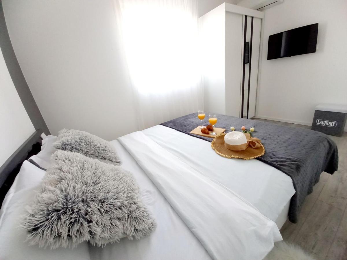 Murvica  Villa Tia With Heated Pool & Jacuzzi מראה חיצוני תמונה