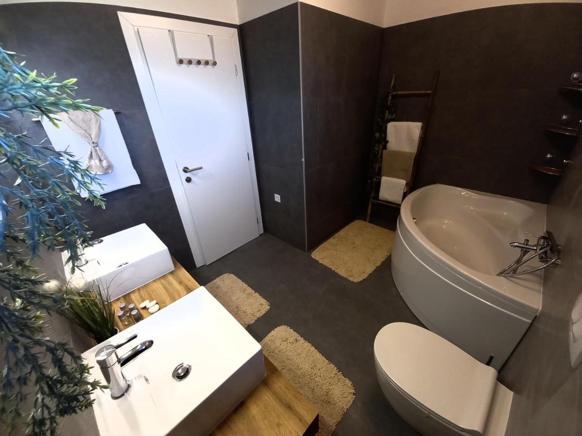 Murvica  Villa Tia With Heated Pool & Jacuzzi מראה חיצוני תמונה