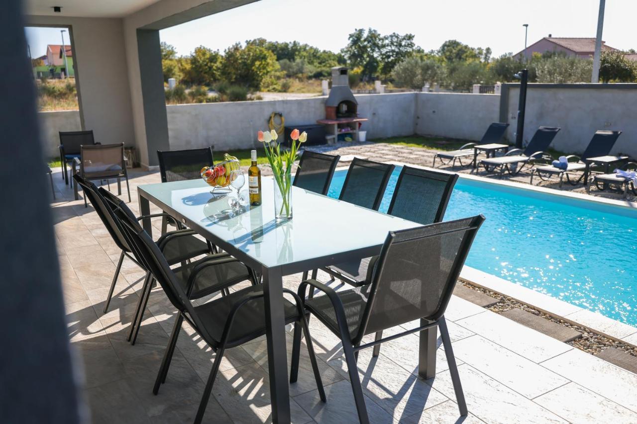 Murvica  Villa Tia With Heated Pool & Jacuzzi מראה חיצוני תמונה