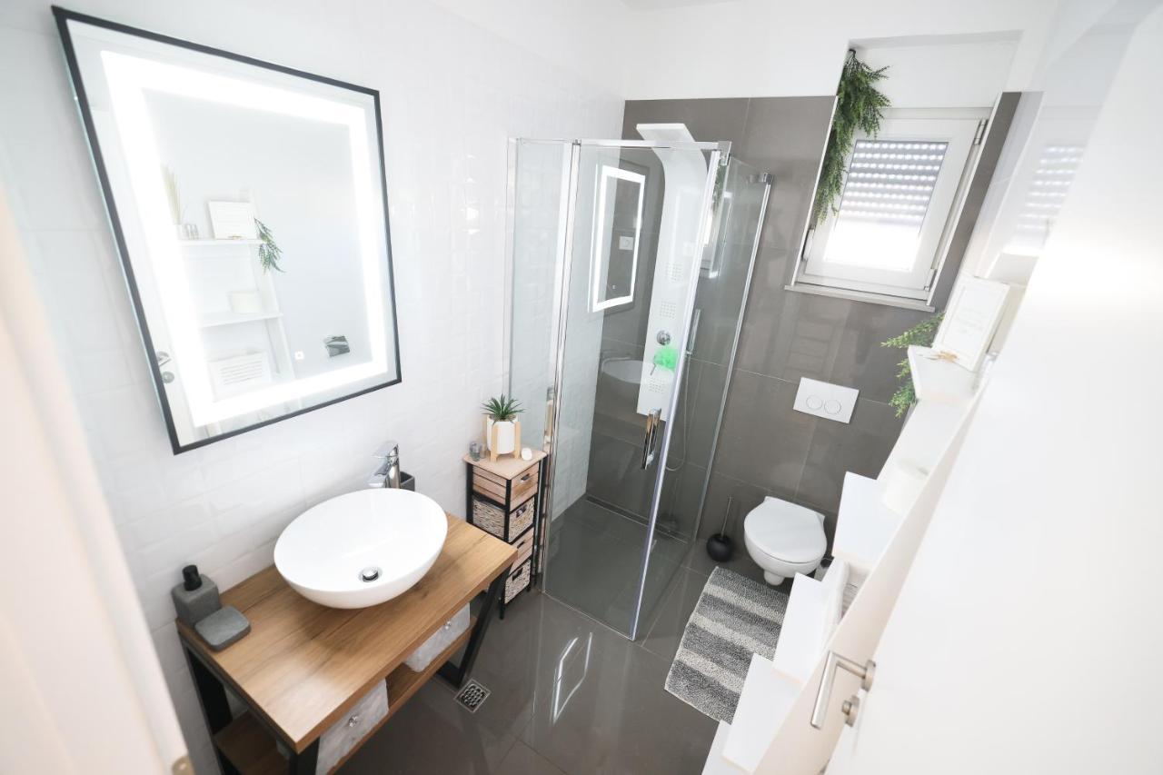Murvica  Villa Tia With Heated Pool & Jacuzzi מראה חיצוני תמונה
