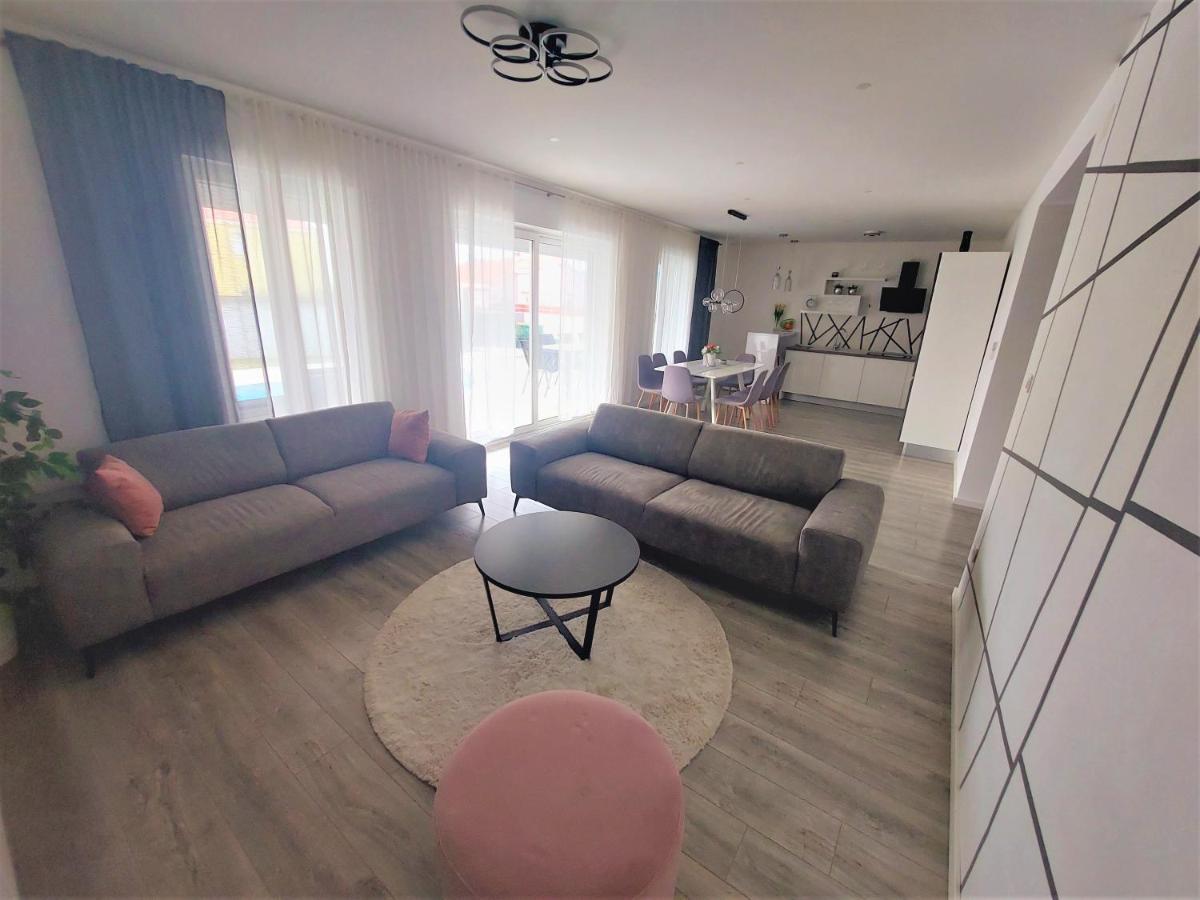 Murvica  Villa Tia With Heated Pool & Jacuzzi מראה חיצוני תמונה