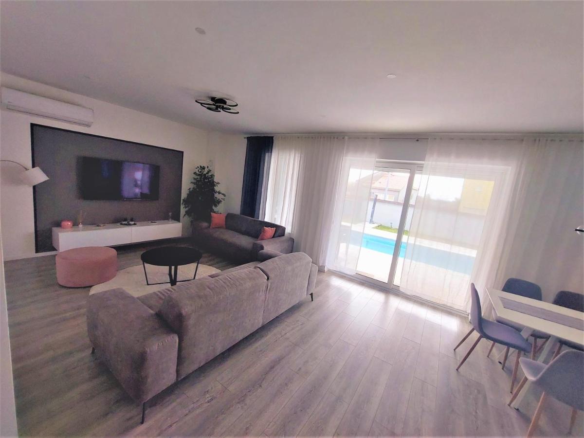 Murvica  Villa Tia With Heated Pool & Jacuzzi מראה חיצוני תמונה